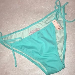 New- Victorias Secret Ruched back swimsuit bottoms M